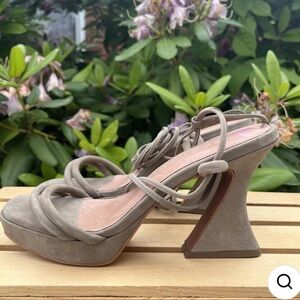 STRAPPY PLATFORM HEELS - SIZE 9